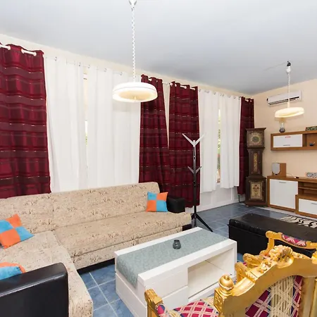 Premium شقة تروغير